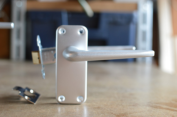 LEVER HANDLE (AL) & LATCH / BOLTS HARDWARE STORE
